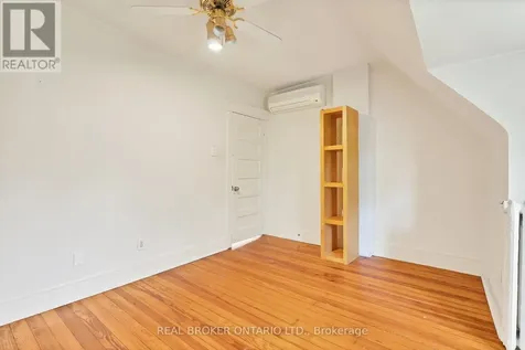 25 Dixon Avenue Toronto (the Beaches) ON M4L 1N2
