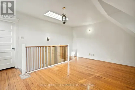 25 Dixon Avenue Toronto (the Beaches) ON M4L 1N2