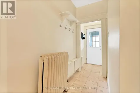 25 Dixon Avenue Toronto (the Beaches) ON M4L 1N2