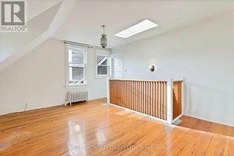 25 Dixon Avenue Toronto (the Beaches) ON M4L 1N2