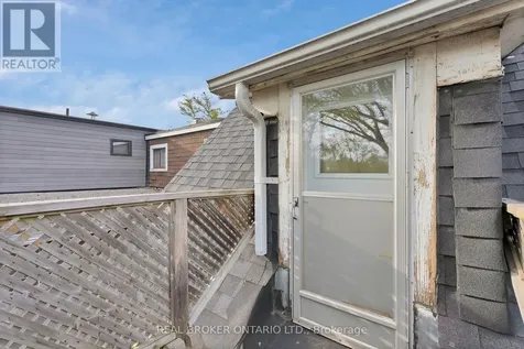 25 Dixon Avenue Toronto (the Beaches) ON M4L 1N2
