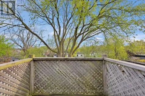 25 Dixon Avenue Toronto (the Beaches) ON M4L 1N2