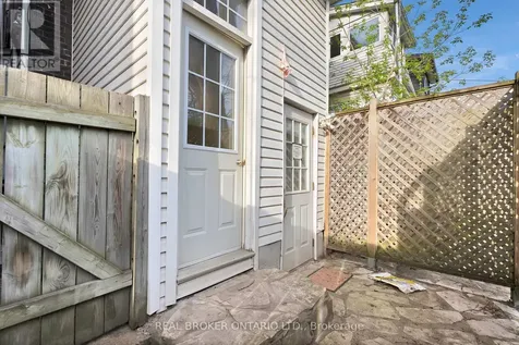 25 Dixon Avenue Toronto (the Beaches) ON M4L 1N2