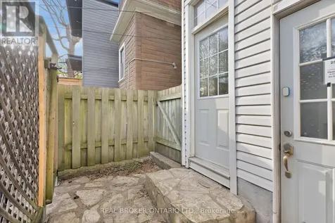 25 Dixon Avenue Toronto (the Beaches) ON M4L 1N2