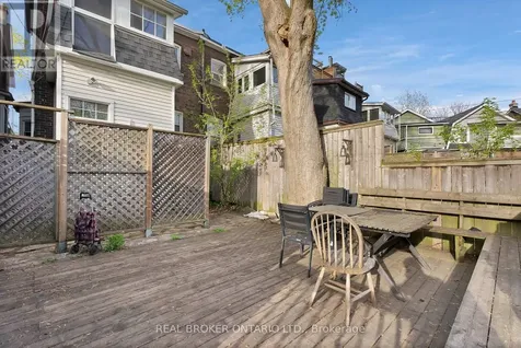 25 Dixon Avenue Toronto (the Beaches) ON M4L 1N2