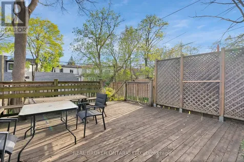 25 Dixon Avenue Toronto (the Beaches) ON M4L 1N2