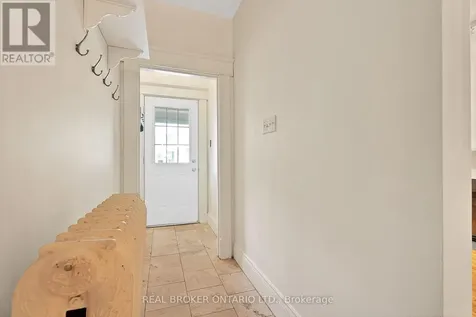 25 Dixon Avenue Toronto (the Beaches) ON M4L 1N2