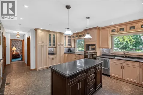 564 Mountain Brow Boulevard Hamilton ON L8T 1A9