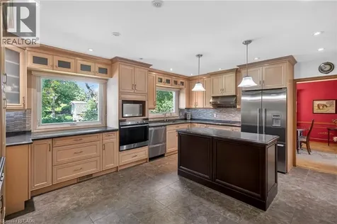 564 Mountain Brow Boulevard Hamilton ON L8T 1A9