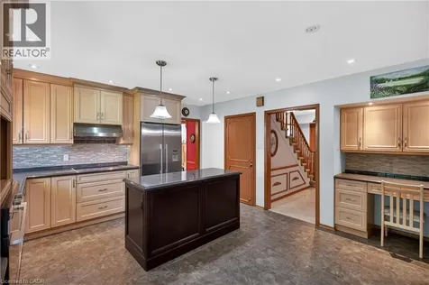 564 Mountain Brow Boulevard Hamilton ON L8T 1A9