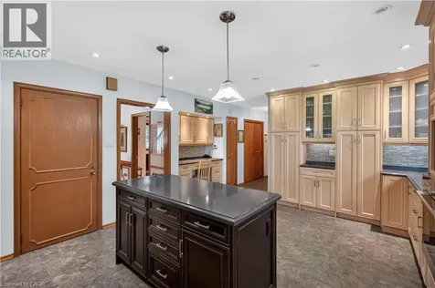 564 Mountain Brow Boulevard Hamilton ON L8T 1A9