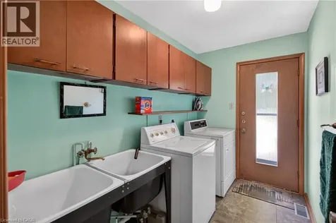 564 Mountain Brow Boulevard Hamilton ON L8T 1A9