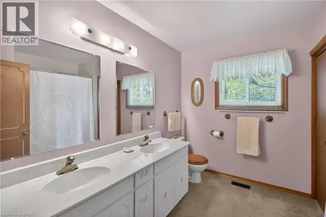 564 Mountain Brow Boulevard Hamilton ON L8T 1A9