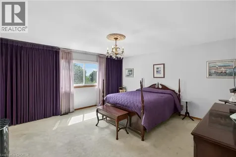 564 Mountain Brow Boulevard Hamilton ON L8T 1A9