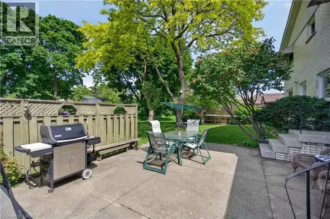 564 Mountain Brow Boulevard Hamilton ON L8T 1A9