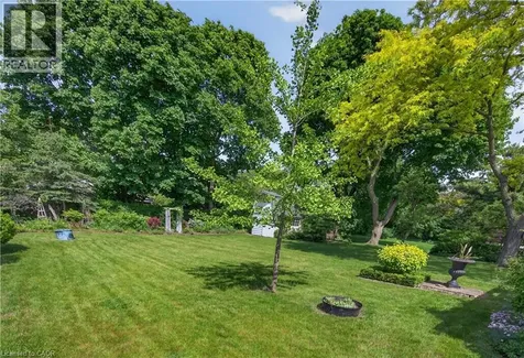 564 Mountain Brow Boulevard Hamilton ON L8T 1A9