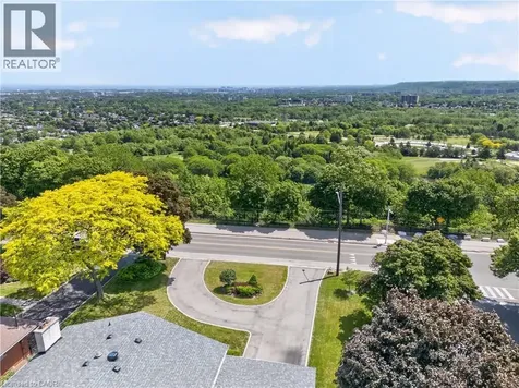564 Mountain Brow Boulevard Hamilton ON L8T 1A9