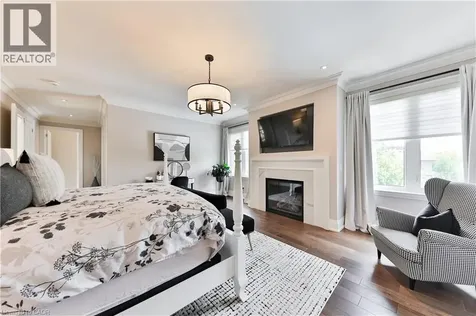 408 Saville Crescent Oakville ON L6L 3T8