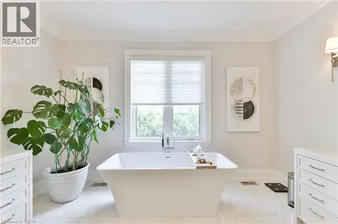 408 Saville Crescent Oakville ON L6L 3T8