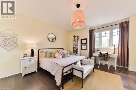 408 Saville Crescent Oakville ON L6L 3T8