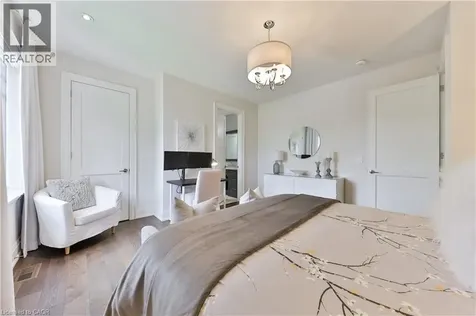 408 Saville Crescent Oakville ON L6L 3T8