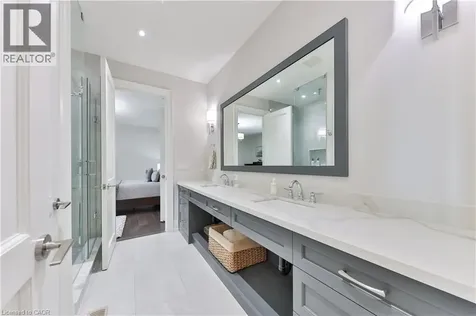 408 Saville Crescent Oakville ON L6L 3T8