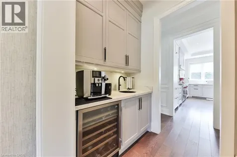 408 Saville Crescent Oakville ON L6L 3T8