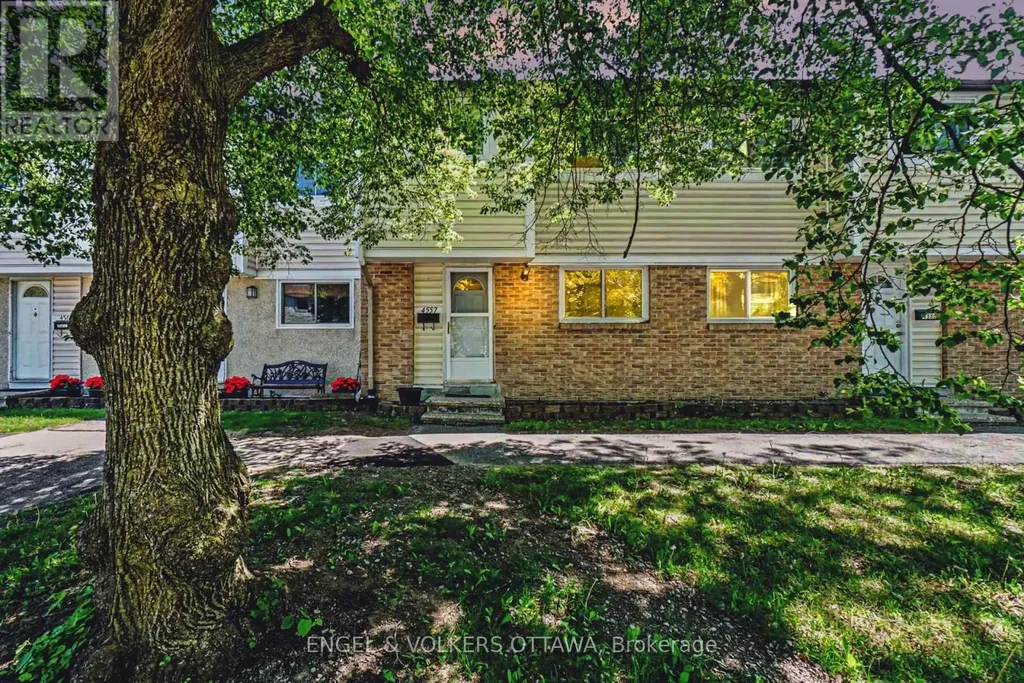 4557 Dora Crescent Ottawa ON K1J 8S5