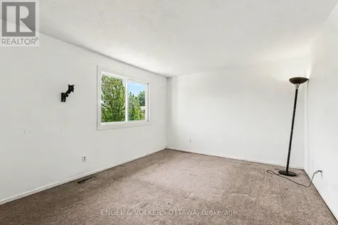 4557 Dora Crescent Ottawa ON K1J 8S5
