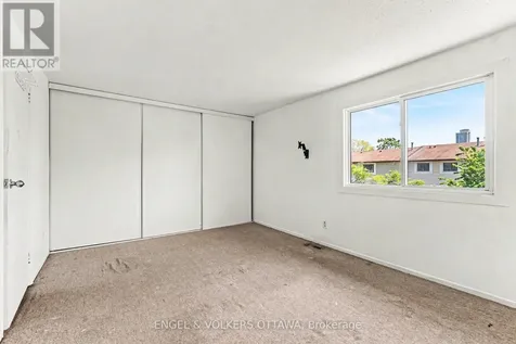 4557 Dora Crescent Ottawa ON K1J 8S5