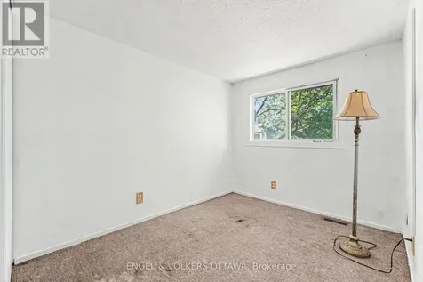 4557 Dora Crescent Ottawa ON K1J 8S5