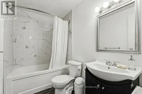 4557 Dora Crescent Ottawa ON K1J 8S5
