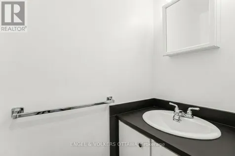 4557 Dora Crescent Ottawa ON K1J 8S5