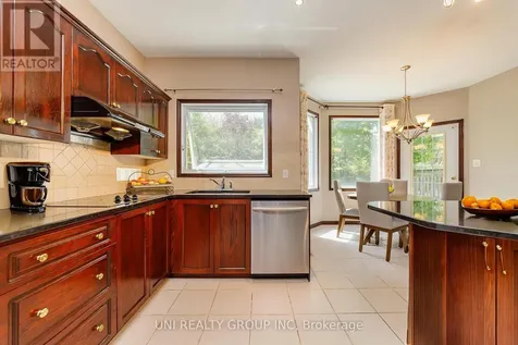 11 Langford Crescent Ottawa ON K2K 2N4