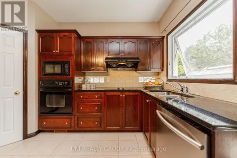 11 Langford Crescent Ottawa ON K2K 2N4
