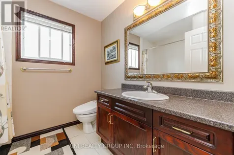 11 Langford Crescent Ottawa ON K2K 2N4