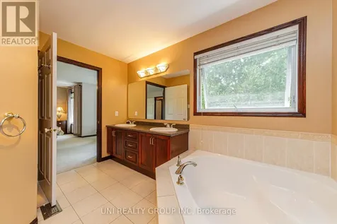 11 Langford Crescent Ottawa ON K2K 2N4