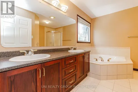 11 Langford Crescent Ottawa ON K2K 2N4