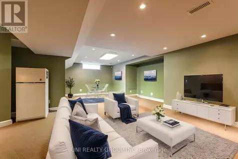 11 Langford Crescent Ottawa ON K2K 2N4