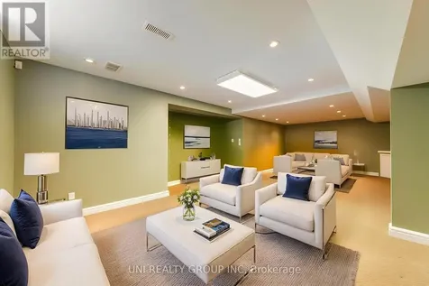 11 Langford Crescent Ottawa ON K2K 2N4