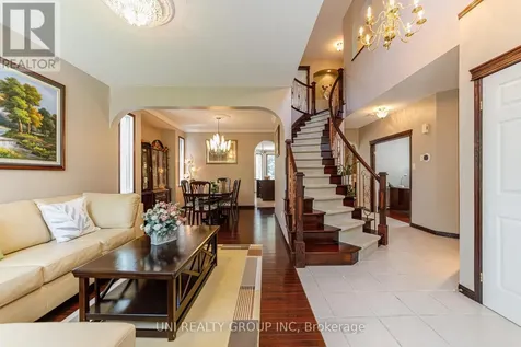 11 Langford Crescent Ottawa ON K2K 2N4