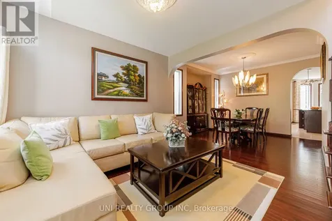 11 Langford Crescent Ottawa ON K2K 2N4