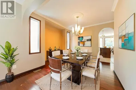 11 Langford Crescent Ottawa ON K2K 2N4
