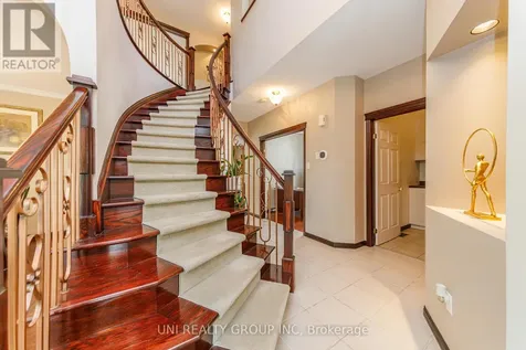 11 Langford Crescent Ottawa ON K2K 2N4