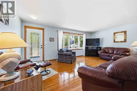 893 Hollands Avenue Sarnia ON N7S 3B9