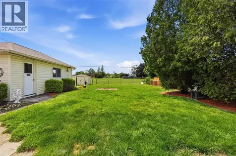 893 Hollands Avenue Sarnia ON N7S 3B9