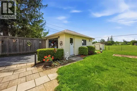 893 Hollands Avenue Sarnia ON N7S 3B9
