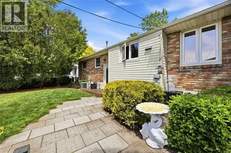 893 Hollands Avenue Sarnia ON N7S 3B9