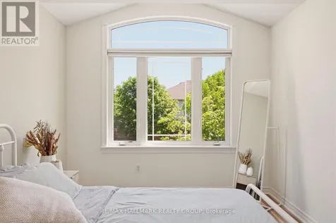 154 Talltree Crescent Ottawa ON K2S 0B1