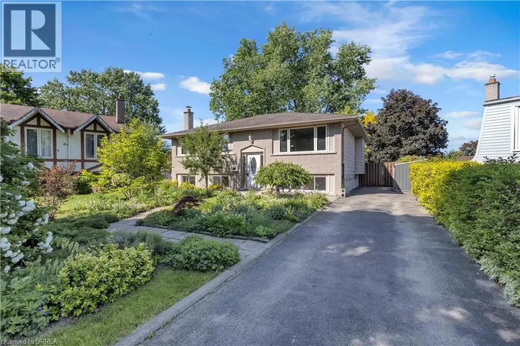 6 Mitchell Court Brantford ON N3S 7G8